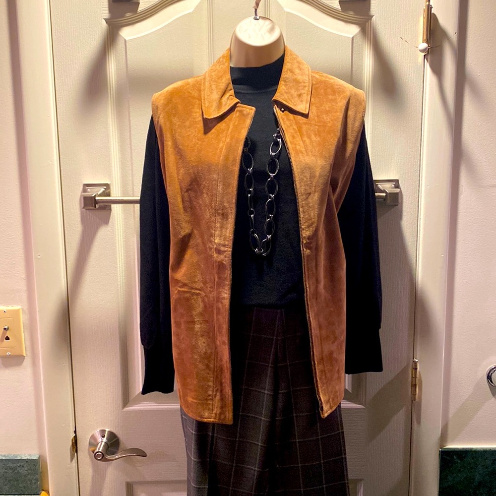 Jessica Holbrook 💯 % genuine leather (suede) vest with front zipper and lining